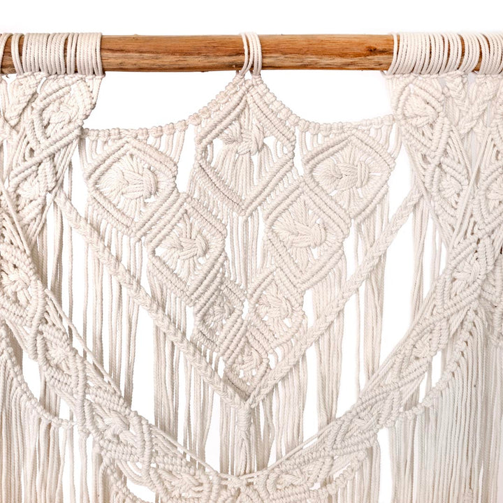 Decoratiune alba din macrame bumbac, lemn de tec Aurora