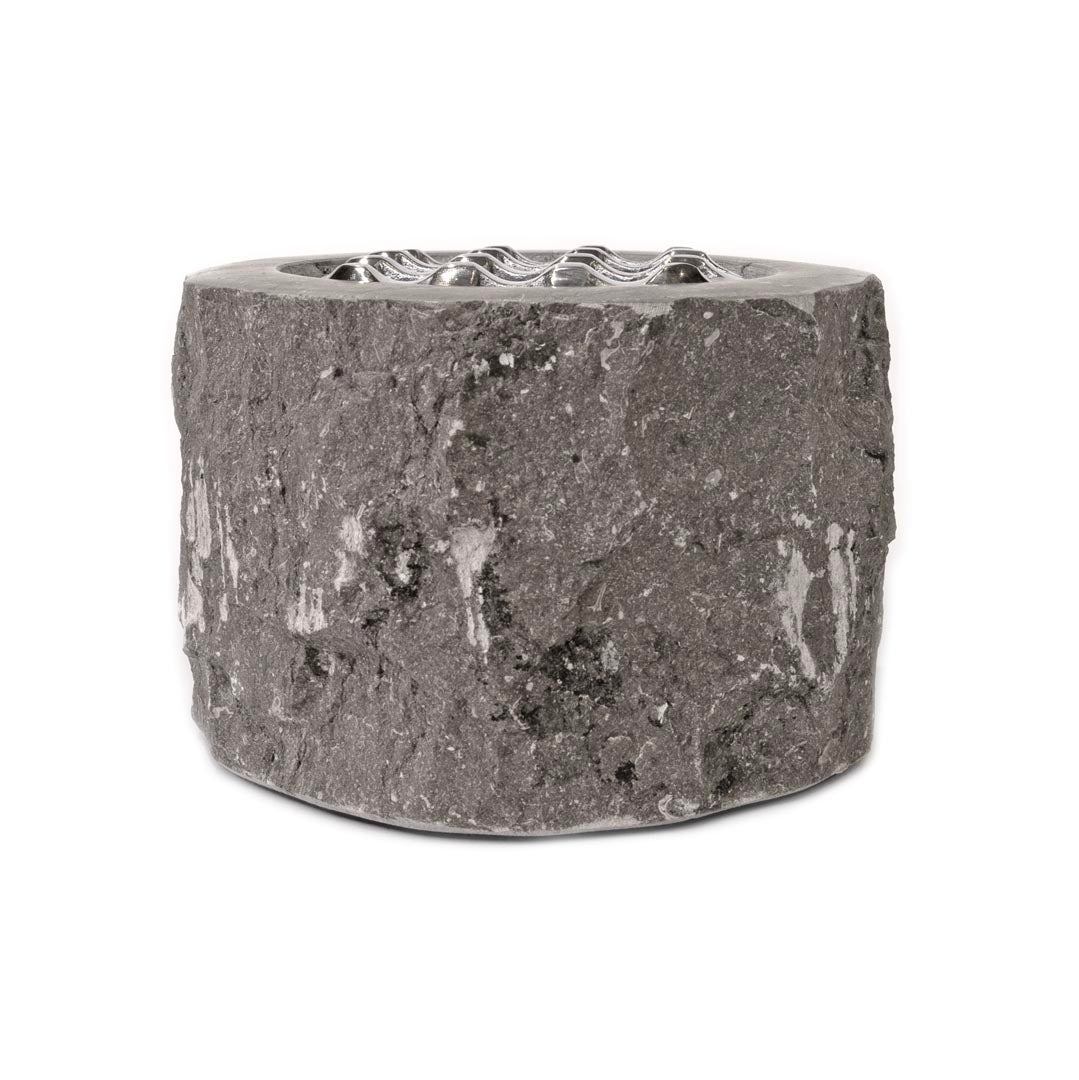 Scrumiera gri din piatrasi metal