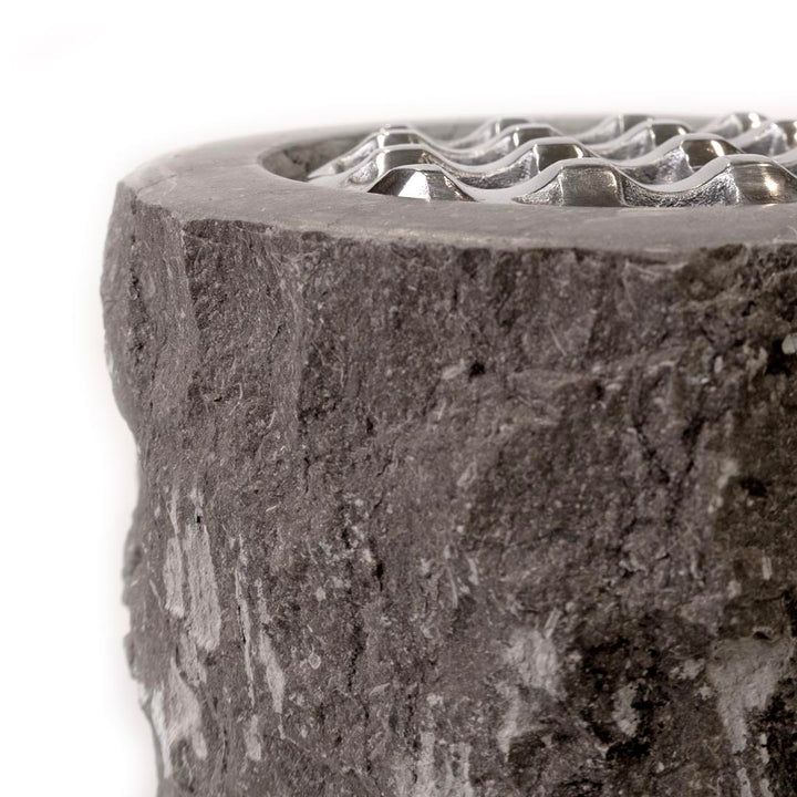 Scrumiera gri din piatrasi metal