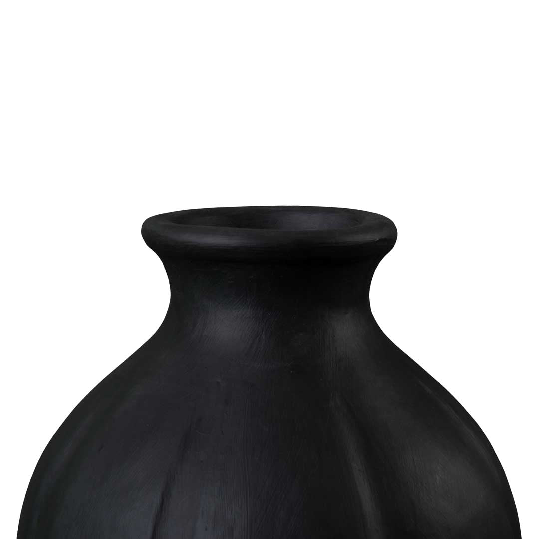 Vas negru din teracota