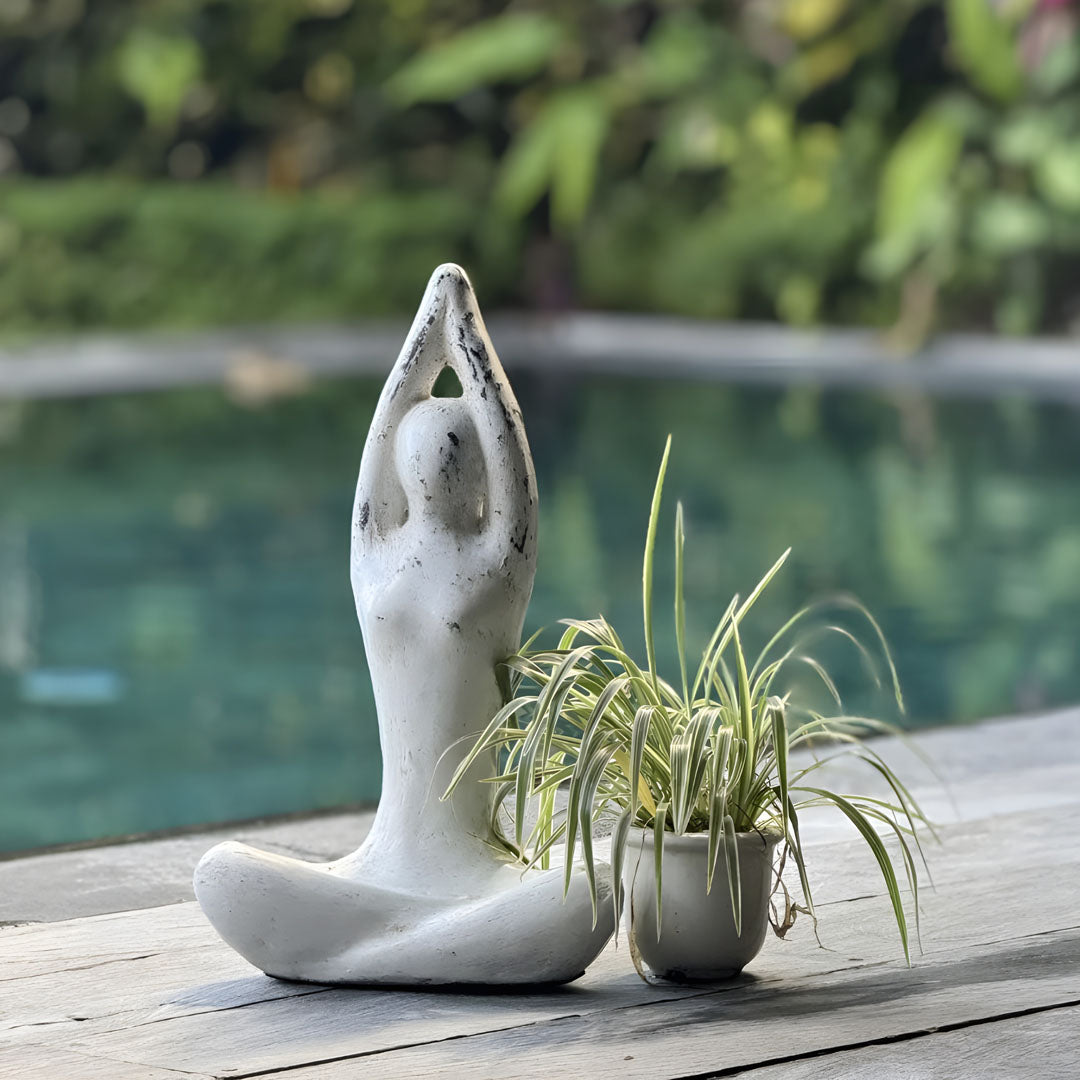 Figurina alba din beton Hastasana