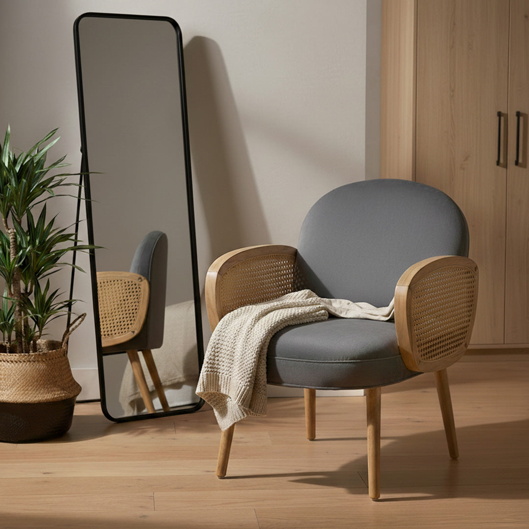 Scaun gri din lemn de tec si ratan Vela