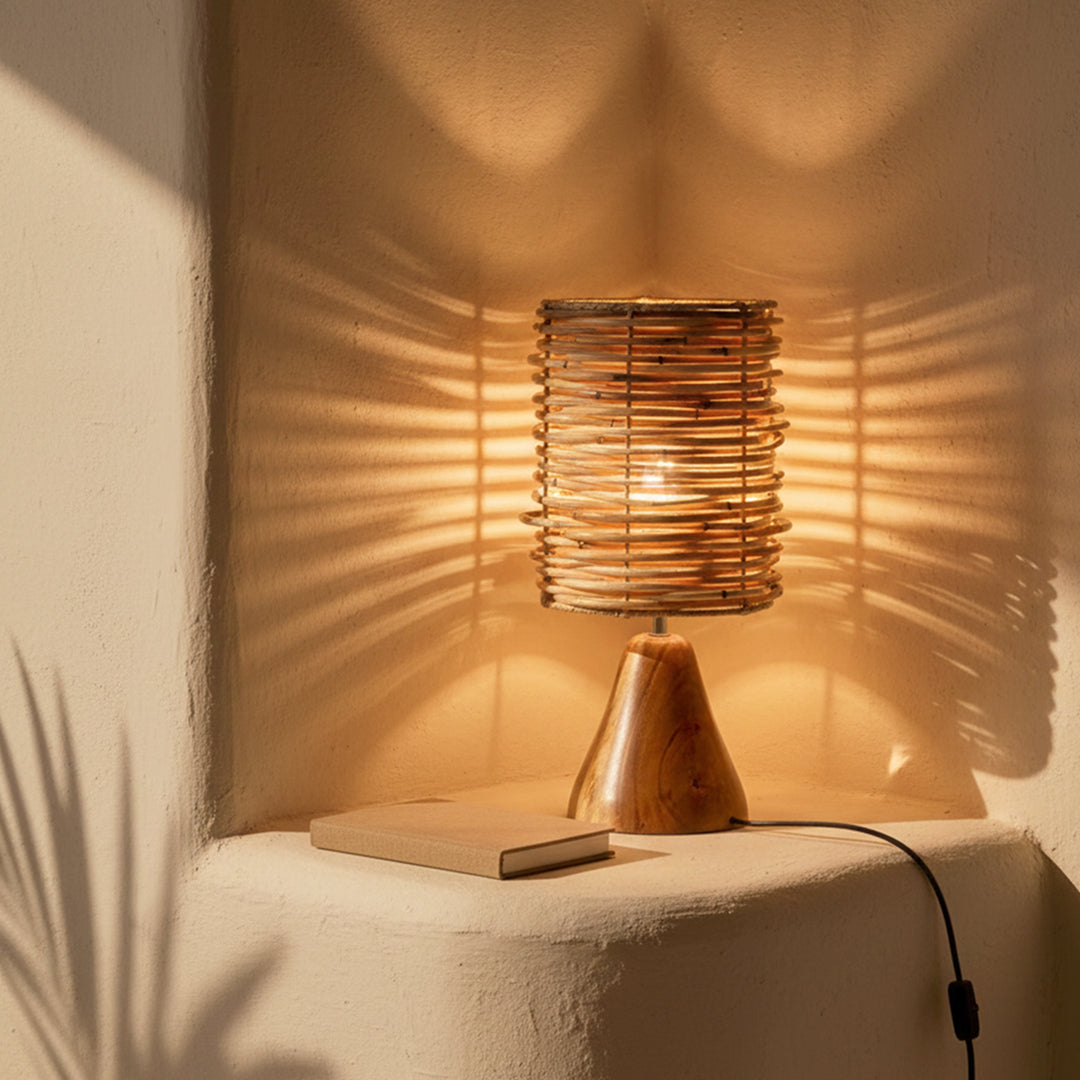 Veioza maro din lemn de tec si ratan Sumira